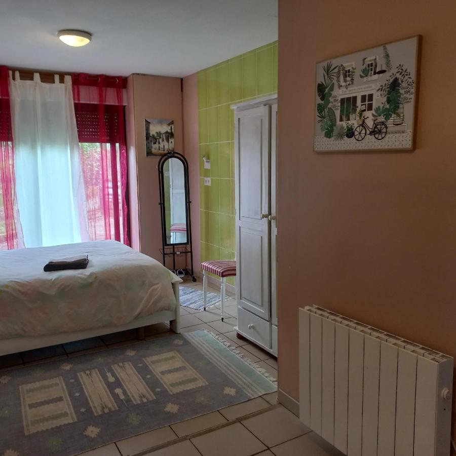 Chambre Spatieuse Avec Grand Lit. Aspet 外观 照片