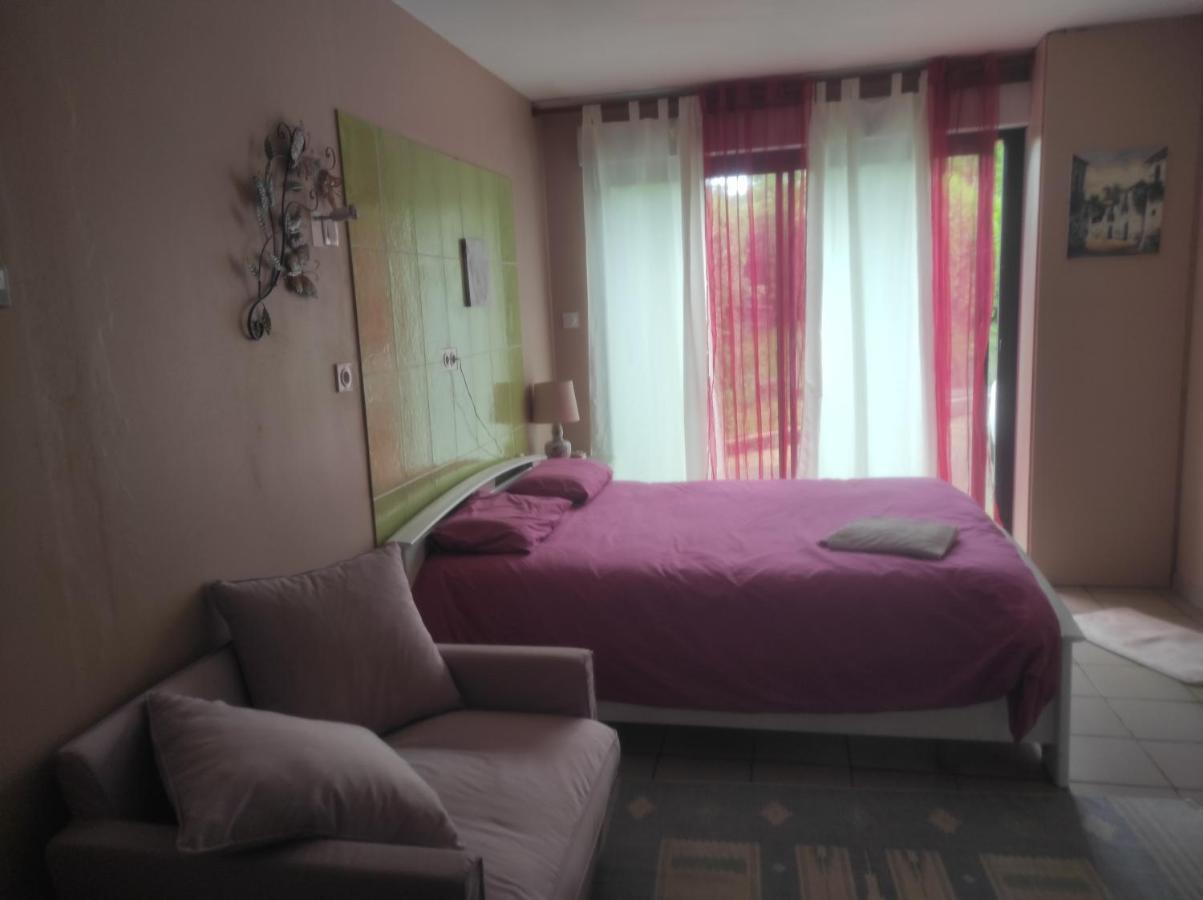 Chambre Spatieuse Avec Grand Lit. Aspet 外观 照片