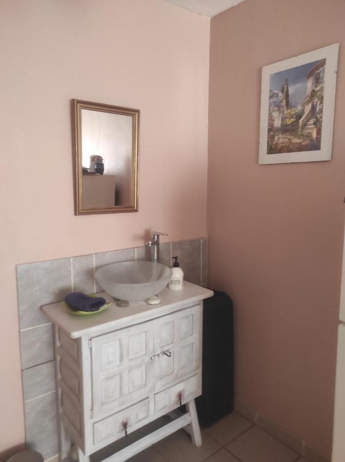 Chambre Spatieuse Avec Grand Lit. Aspet 外观 照片