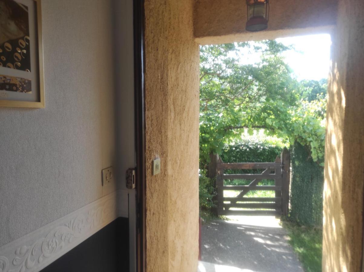 Chambre Spatieuse Avec Grand Lit. Aspet 外观 照片